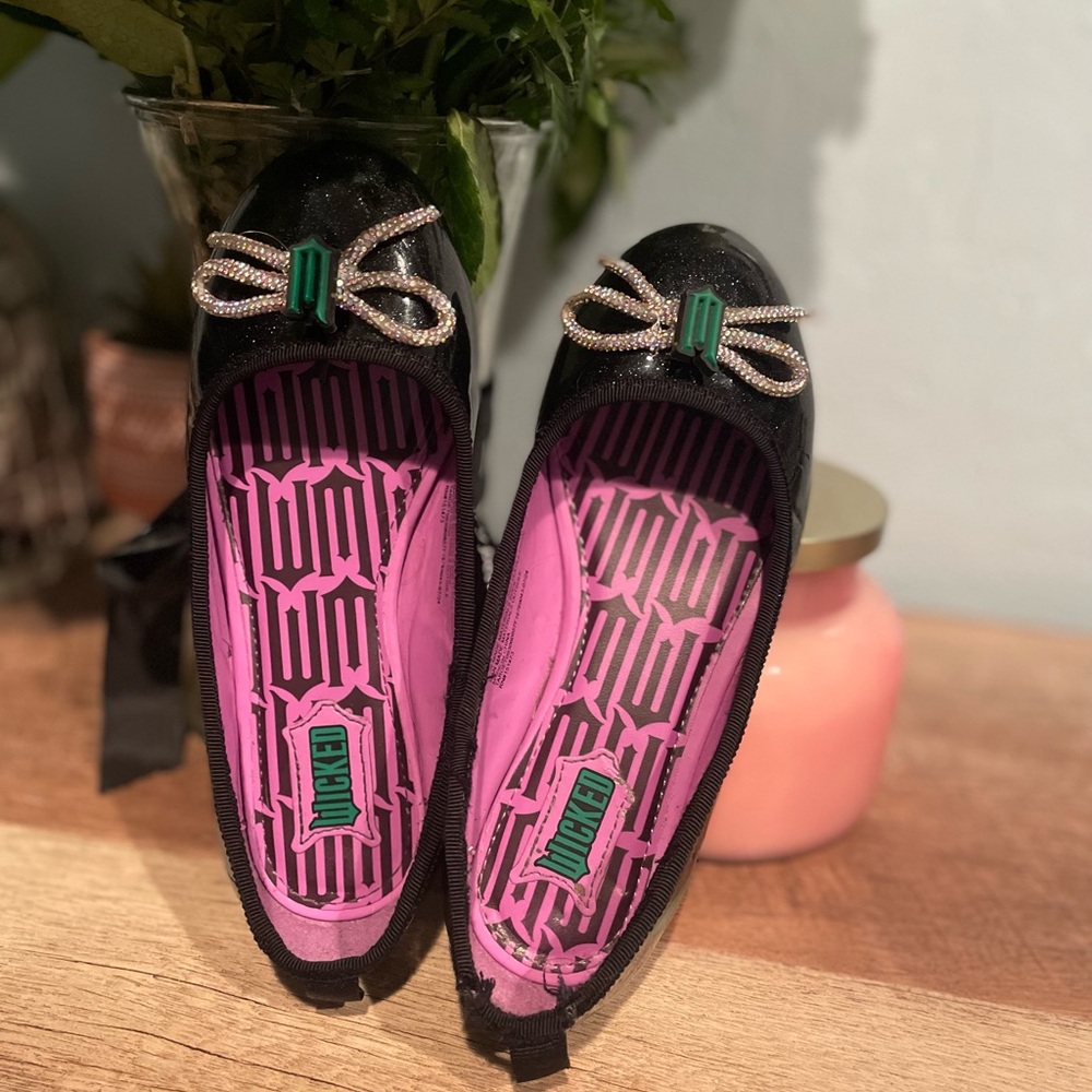 ***SOLD****Wicked  Elphaba Black and Pink and Gemstone snake Bow Ballet Flats